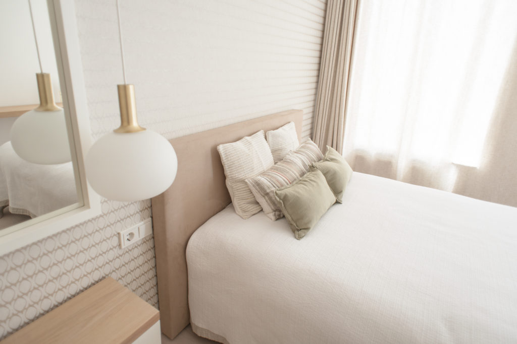 chambre avec lit double equipee de la residence flexiroom wallis luxembourg