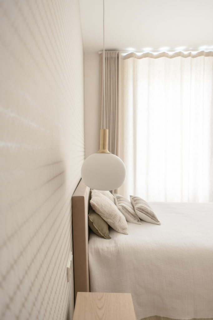 Chambre avec lit double de la résidence de coliving flexiroom au Luxembourg