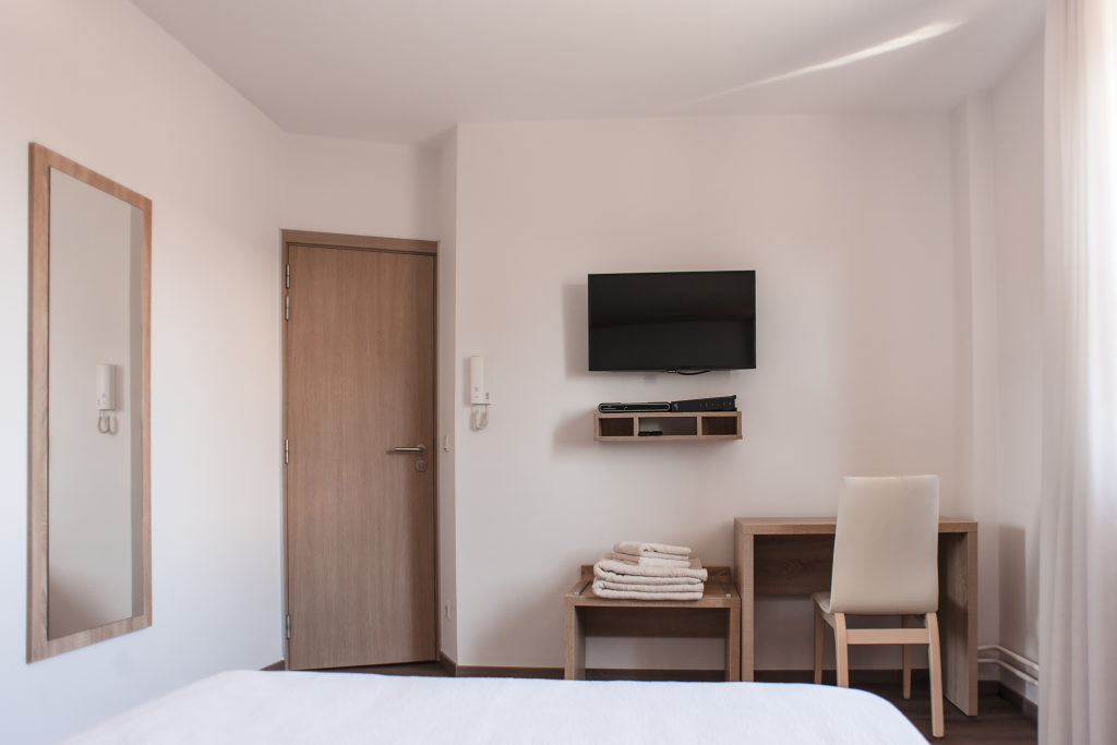 bureau de la chambre de la résidence de coliving belair à luxembourg