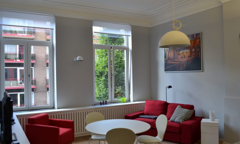 grand salon lumineux dans un logement de coliving flexiroom
