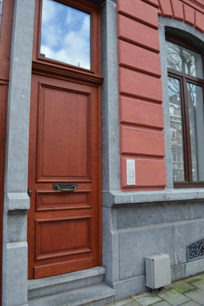 porte de la residence cardinal mercier a namur
