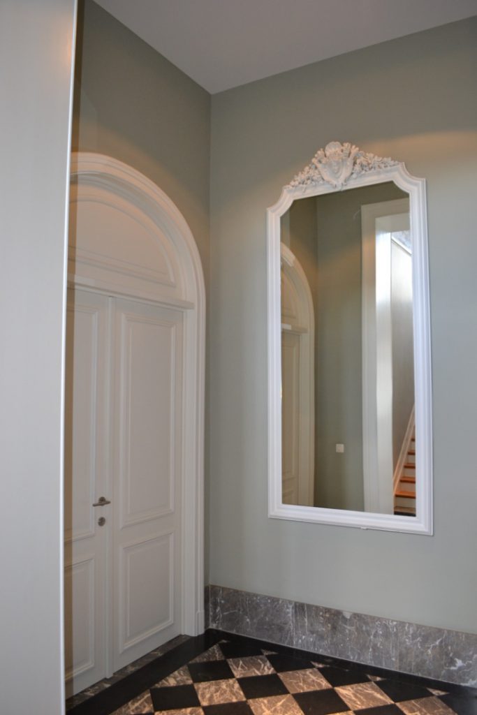 porte de couloir dans la residence cardinal mercier a namur