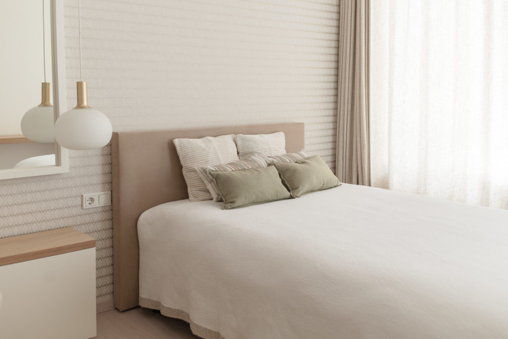 chambre avec lit double de la residence de coliving flexiroom au luxembourg