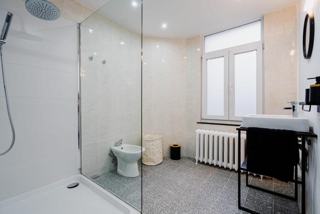 Shower room in bedroom 4 of the Gutenberg residence in Brussels